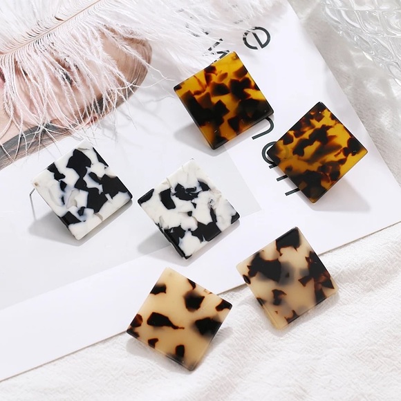Cracked Cow Print Acrylic Square Earrings - Picture 2 of 6